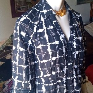 Express Design Black and White Large Fenced-Splat Pattern Size 12 Button up